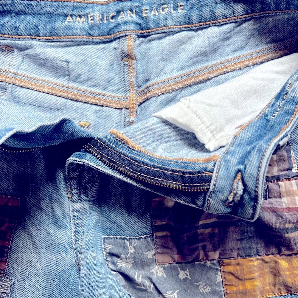 High-Waisted Denim Patch Shorts- American Eagle Outfitters Size 6 - Picture 4 of 6